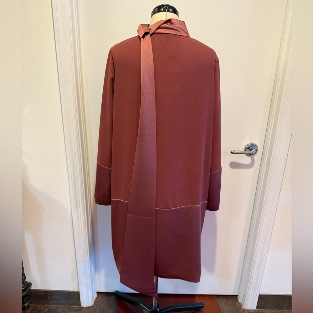 St John Elegant Cranberry Women's Dress with Neck Detail Size 12 - Picture 5 of 13